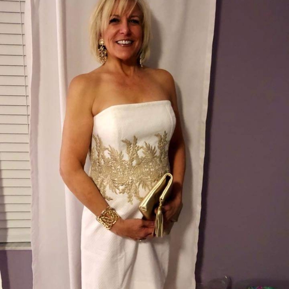 Lilly Pulitzer Dresses & Skirts - Lily Pulitzer nwt white.with gold embroidery dress